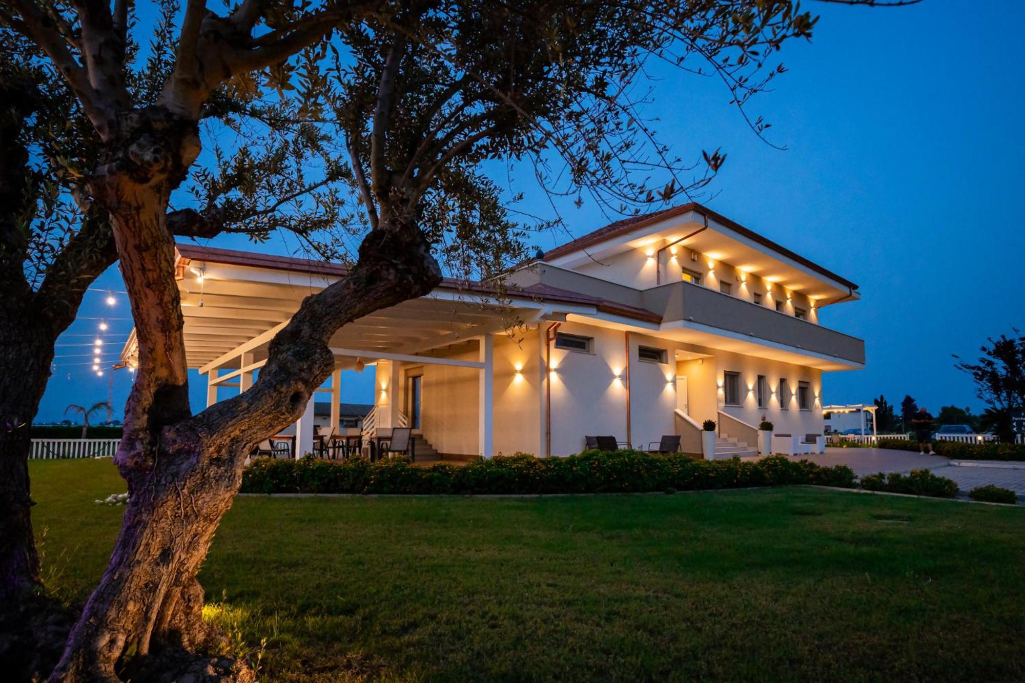 Villa Zefiro Suites & Events Battipaglia Ngoại thất bức ảnh